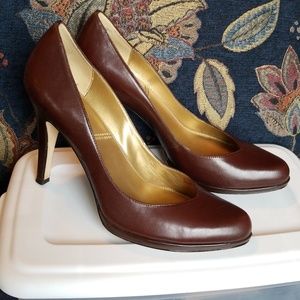 Tahari Deep Cognac 9M Lolly Heels
